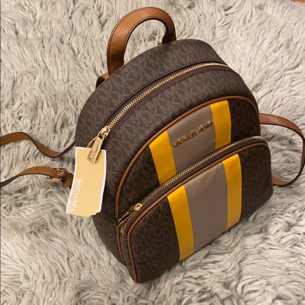 🏷BRAND NEW 🏷✨✨MICHAEL KORS backpack🤎